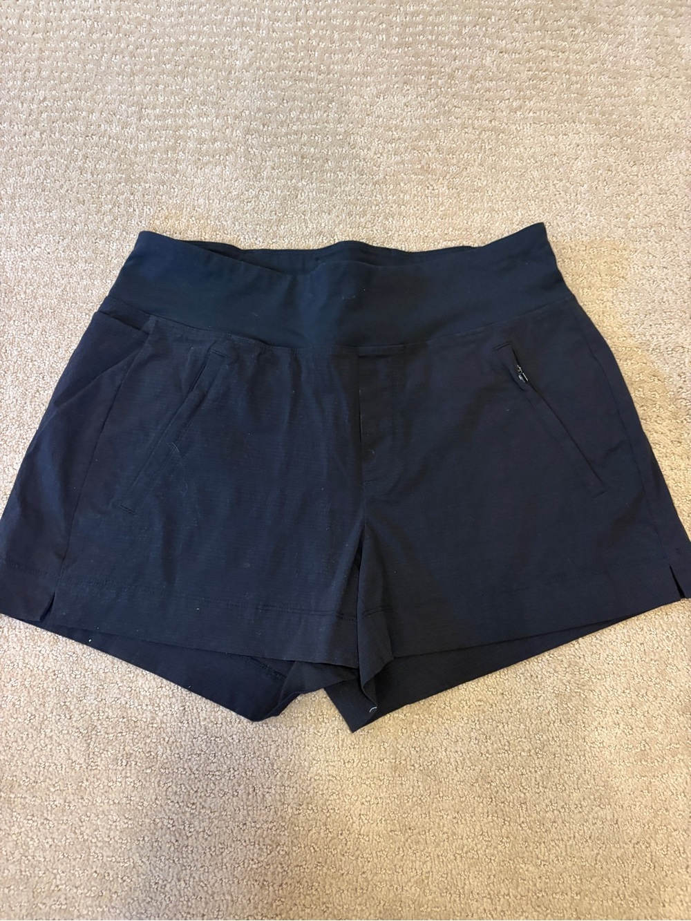 Athleta trekke black  Performance Shorts